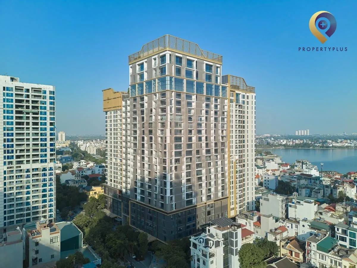 Toàn cảnh tòa nhà Heritage West Lake Office Tower nhìn từ đường Lạc Long Quân